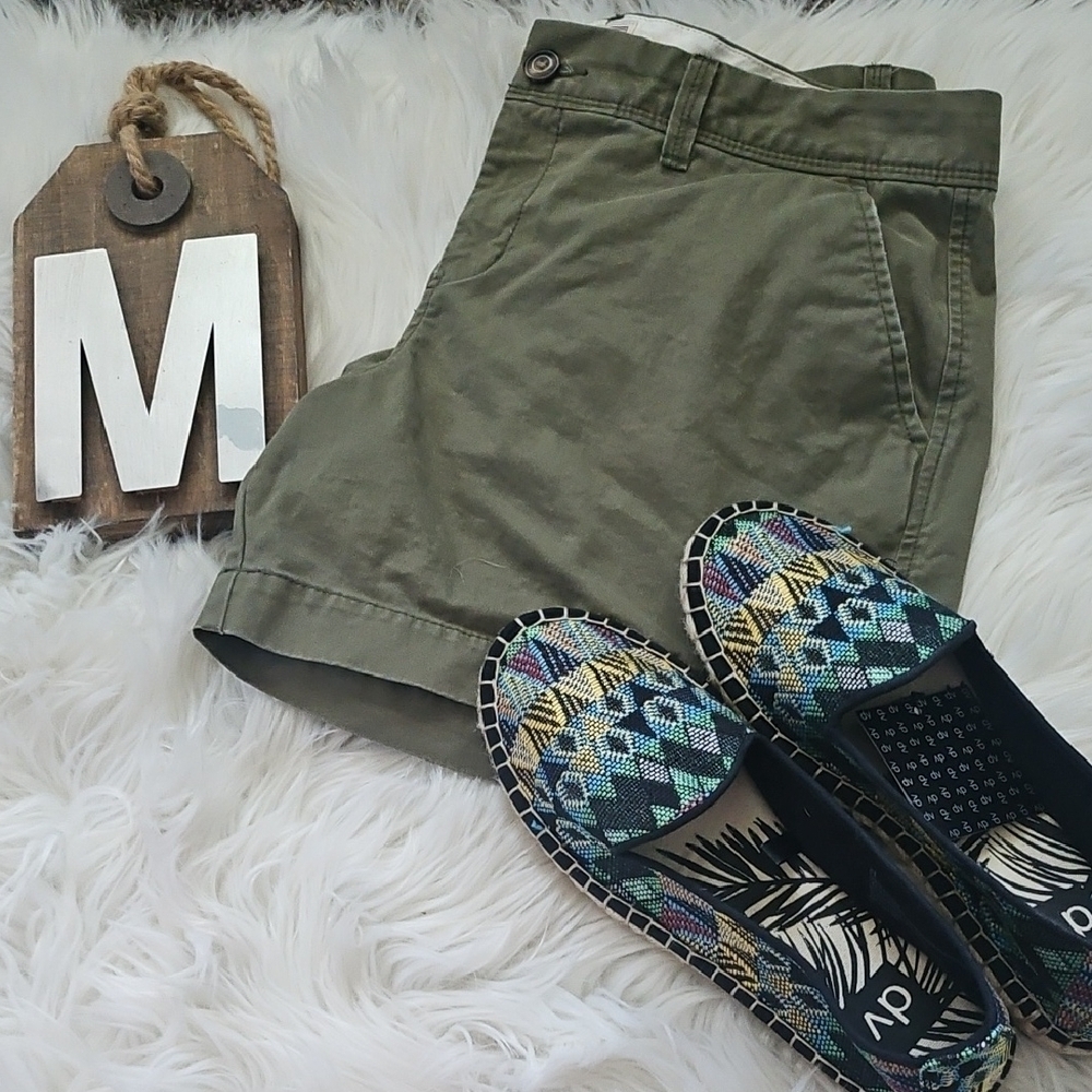 Old Navy Olive Green Shorts with 5" Inseam